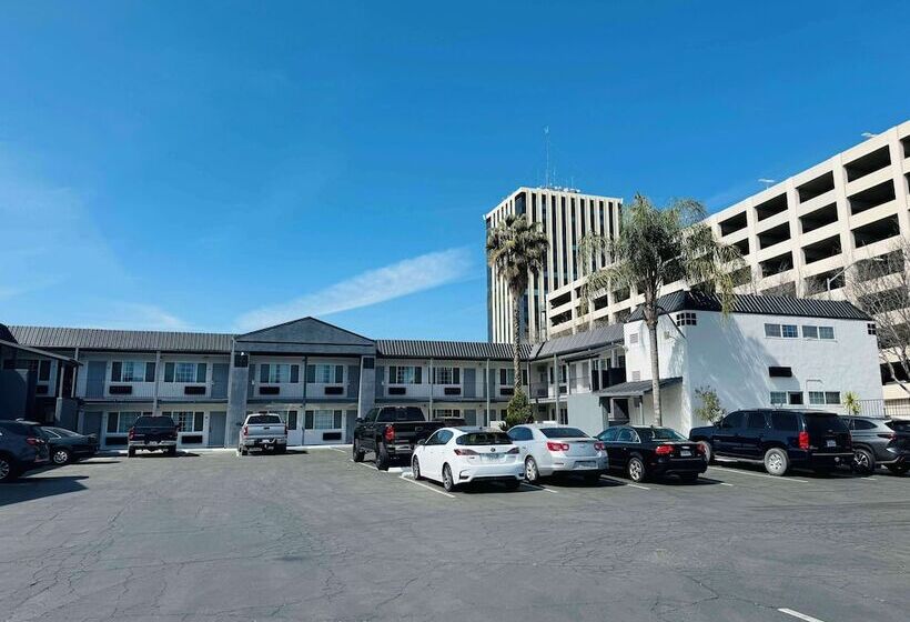 هتل Surestay By Best Western Fresno Central