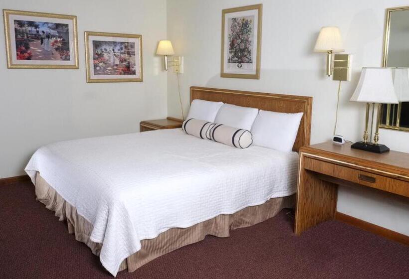 Мотель Four Seasons Lodging