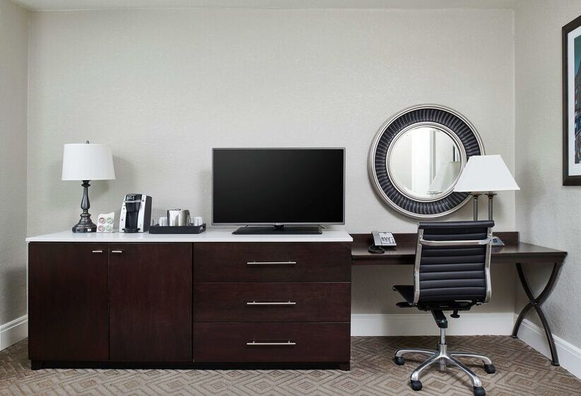 هتل Alex Johnson Rapid City Curio Collection By Hilton