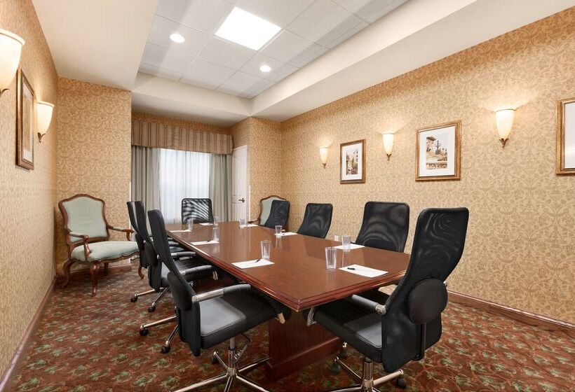 هتل Country Inn & Suites By Radisson, Asheville West Near Biltmore