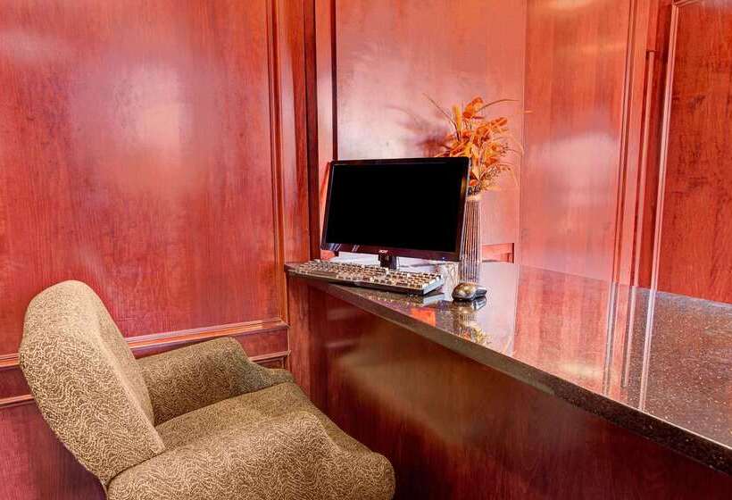 هتل Days Inn By Wyndham Ann Arbor