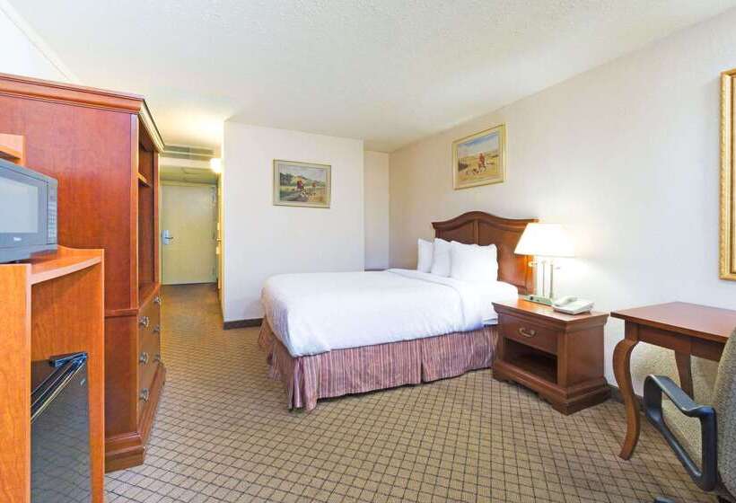 Отель Days Inn By Wyndham Columbus Airport