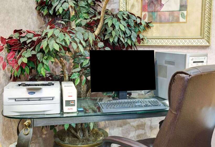 هتل Days Inn By Wyndham Durham/near Duke University