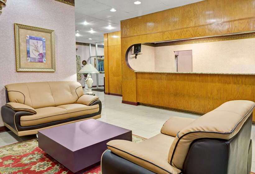 هتل Days Inn By Wyndham Durham/near Duke University