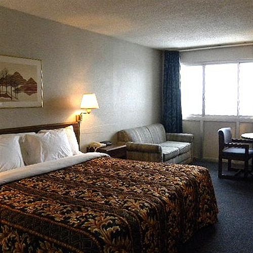 Magnuson Hotel Lansing