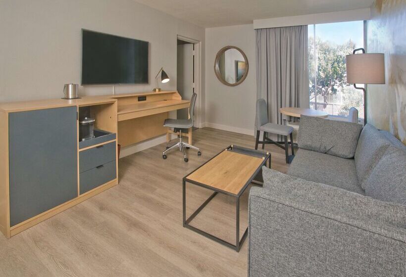 هتل Doubletree By Hilton Chico