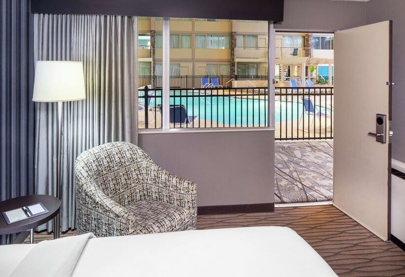 호텔 Wyndham Garden Westlake