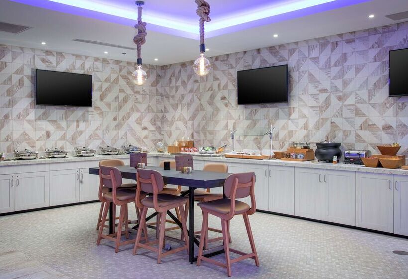 فندق Doubletree By Hilton Hot Springs