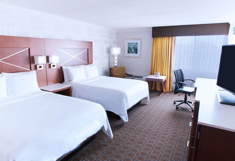 هتل Doubletree By Hilton Madison Downtown
