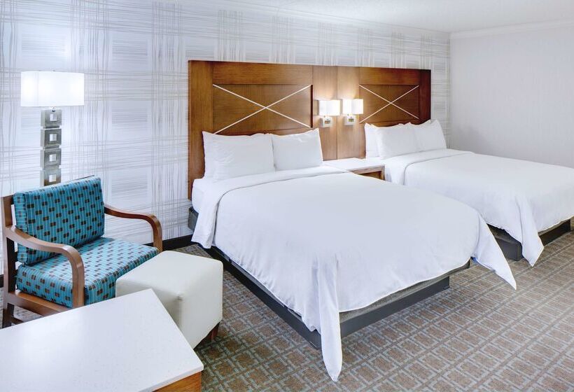 هتل Doubletree By Hilton Madison Downtown