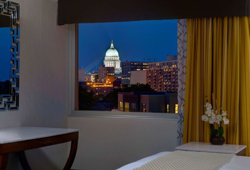 هتل Doubletree By Hilton Madison Downtown
