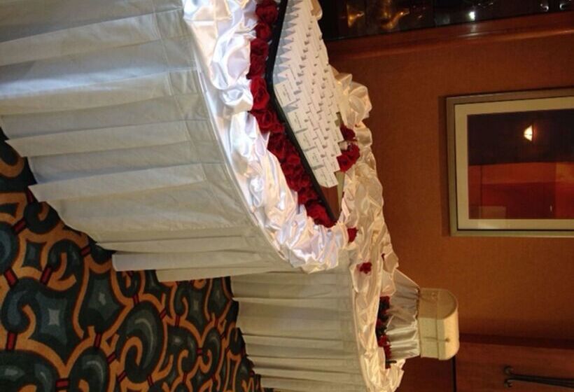 هتل Doubletree By Hilton Rochester