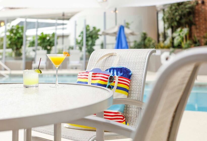 هتل Doubletree By Hilton Rochester