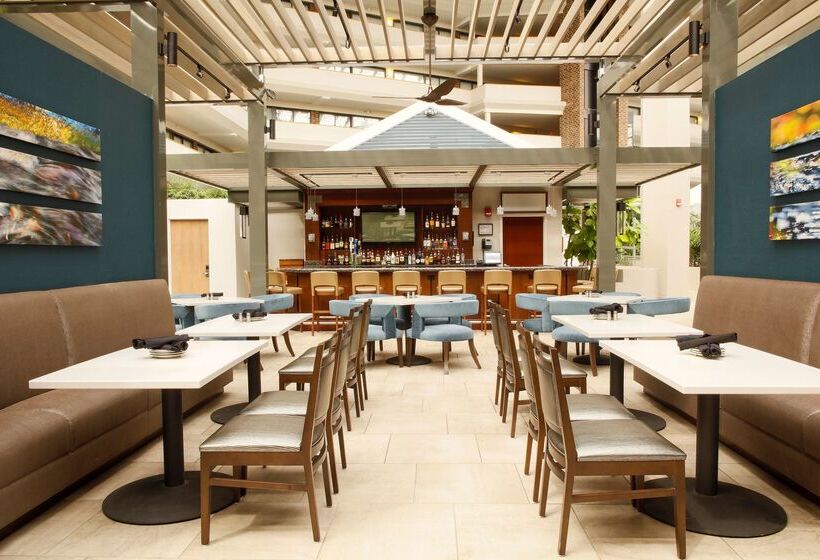 هتل Doubletree By Hilton Rochester