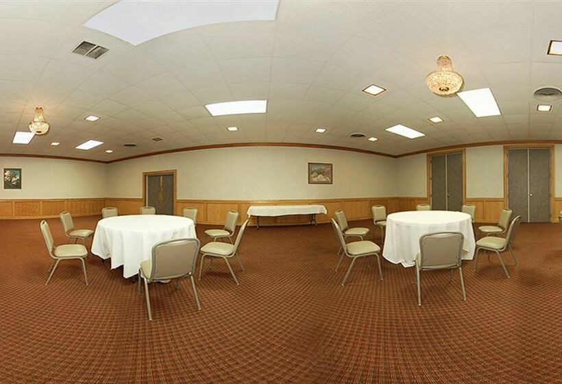 Отель Oaktree Inn