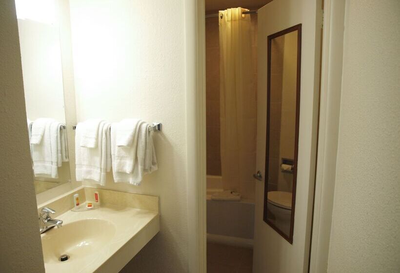 فندق Baymont By Wyndham Iron Mountain