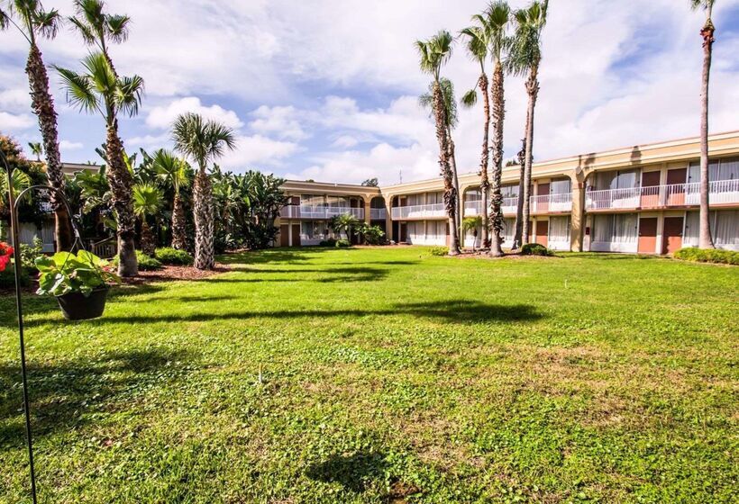 Island Hotel Of Space Coast