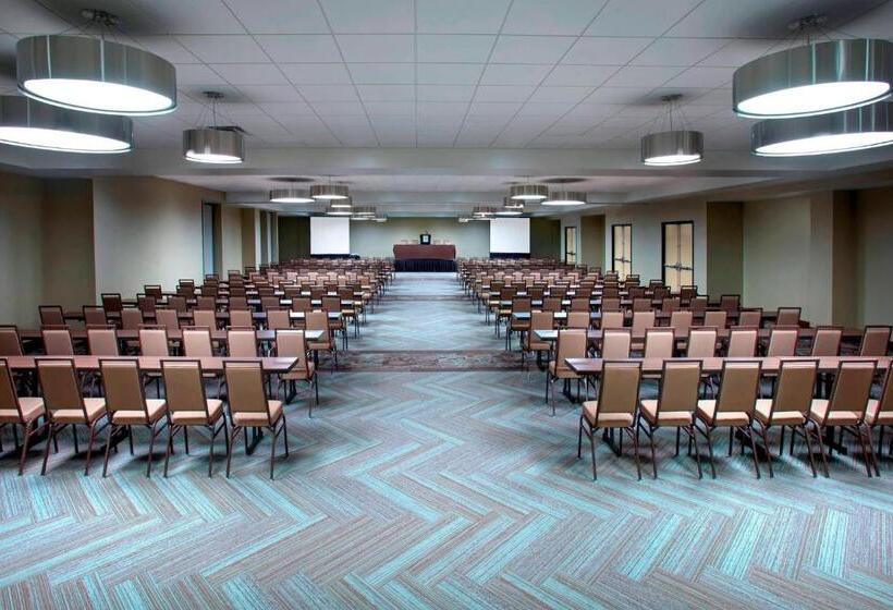 هتل Four Points By Sheraton Charleston