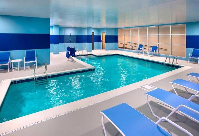 هتل Four Points By Sheraton Charleston