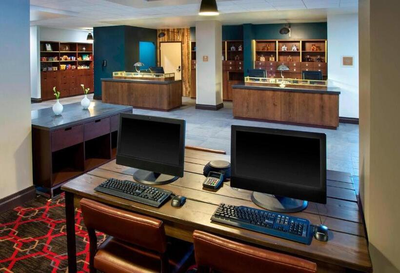 هتل Four Points By Sheraton Charleston