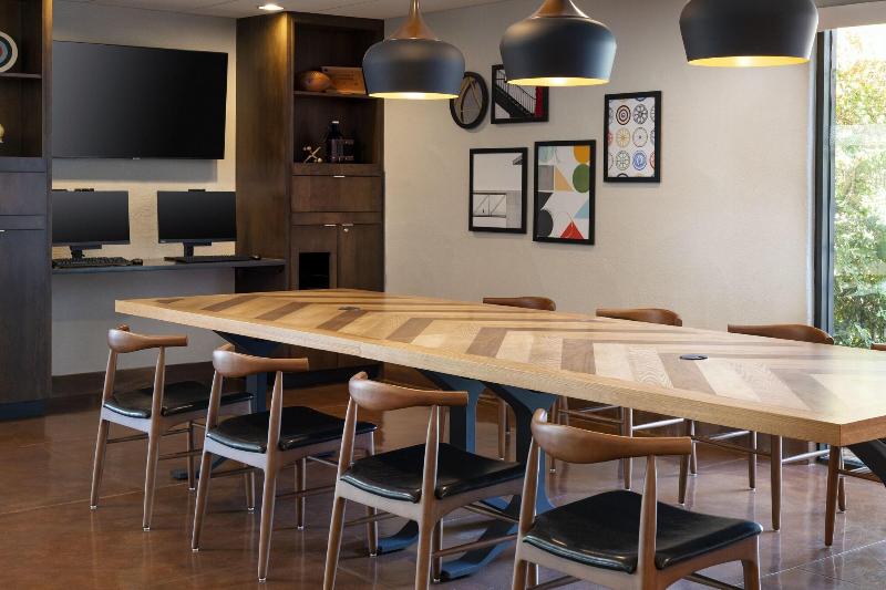 ホテル Four Points By Sheraton Tucson Airport