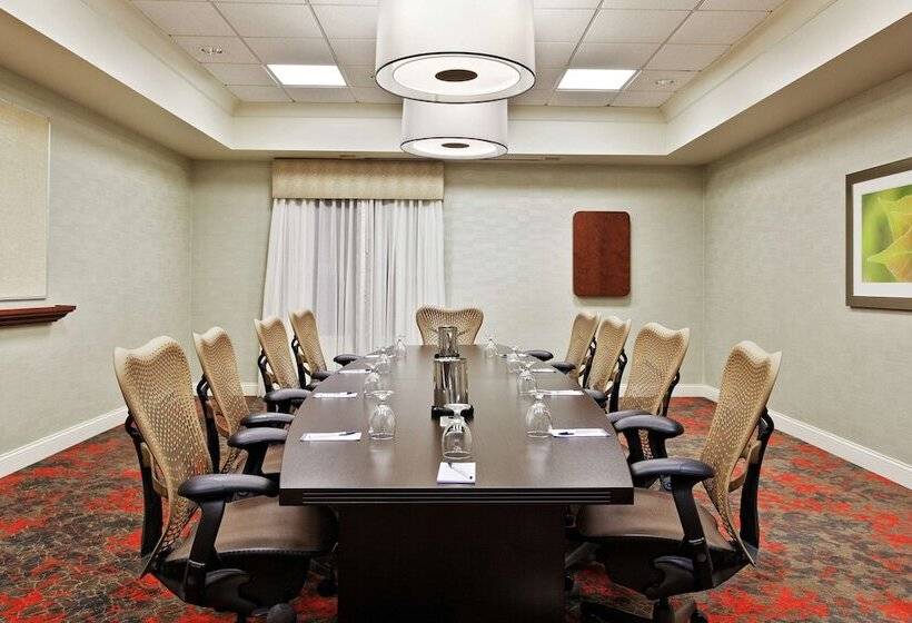 هتل Hilton Garden Inn Springfield, Il