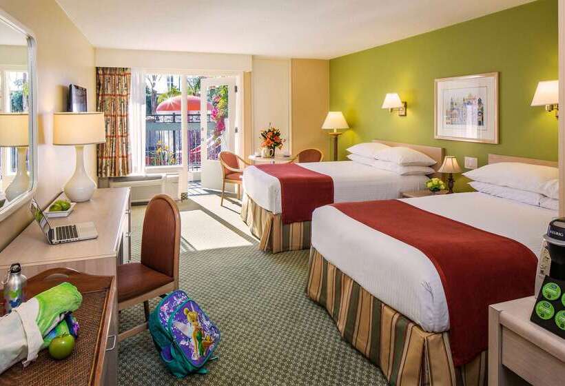 Howard Johnson By Wyndham Anaheim Hotel & Water Playground