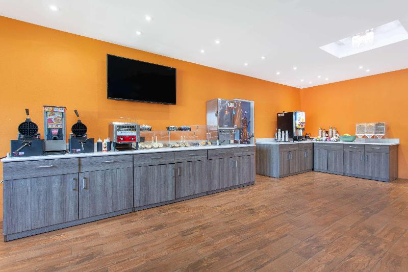 فندق Howard Johnson By Wyndham Harrisburg