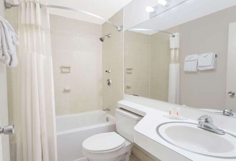 فندق Howard Johnson By Wyndham Vero Beach / Downtown
