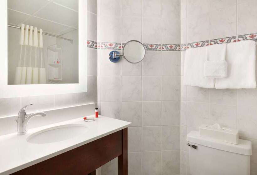 هتل Howard Johnson Plaza  By Wyndham Ocean City Oceanfront