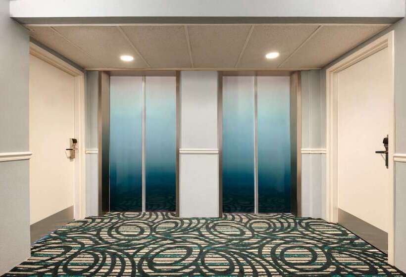 هتل Howard Johnson Plaza  By Wyndham Ocean City Oceanfront