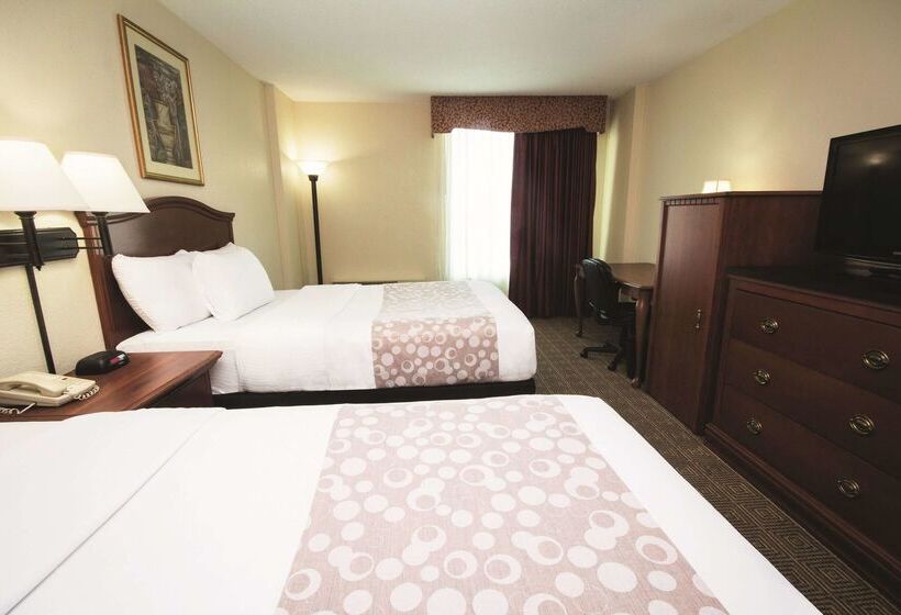 هتل La Quinta Inn & Suites By Wyndham Downtown Conference Center