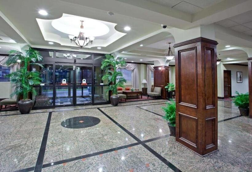 هتل La Quinta Inn & Suites By Wyndham Downtown Conference Center