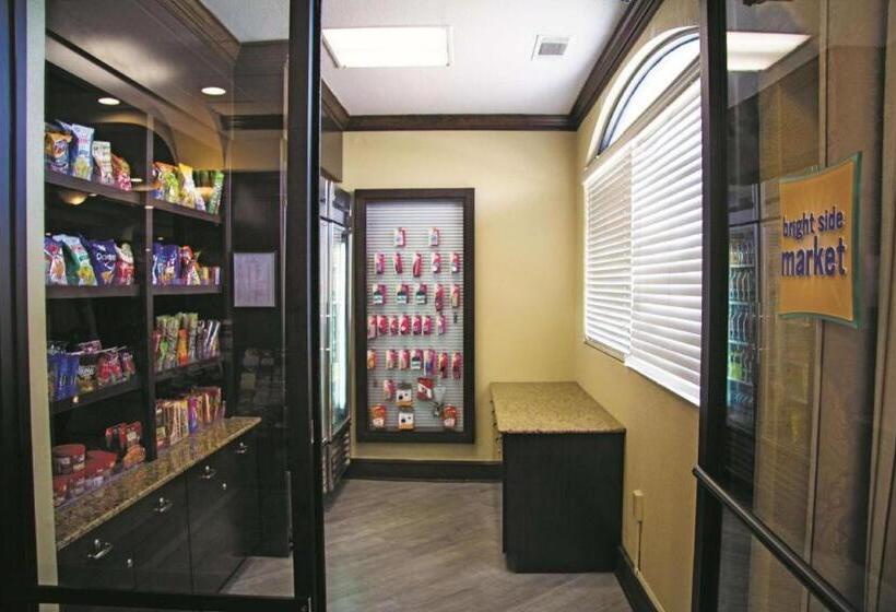 هتل La Quinta Inn & Suites By Wyndham Downtown Conference Center