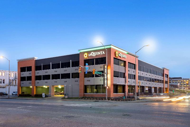 فندق La Quinta Inn & Suites By Wyndham Indianapolis Downtown