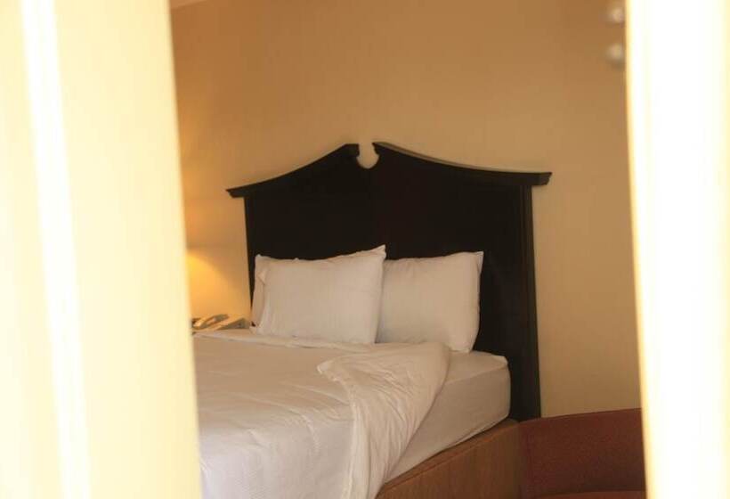هتل Plaza Inn Midland