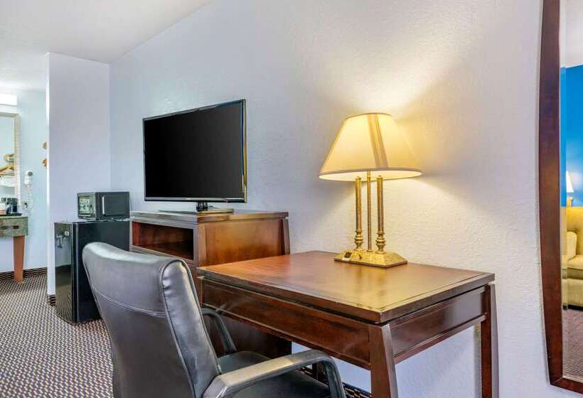 בית מלון כפרי Quality Inn Sarasota North Near Lido Key Beach