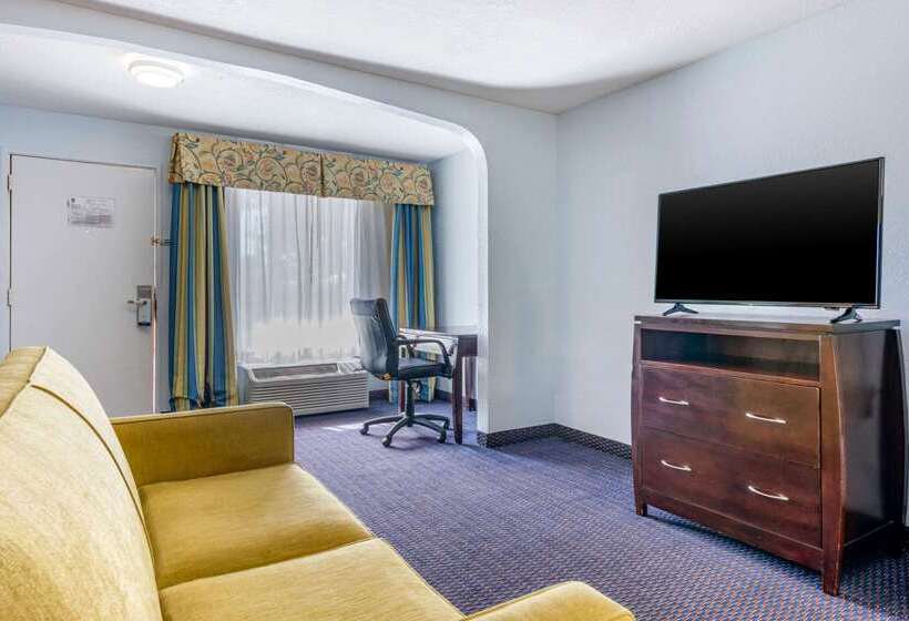 בית מלון כפרי Quality Inn Sarasota North Near Lido Key Beach