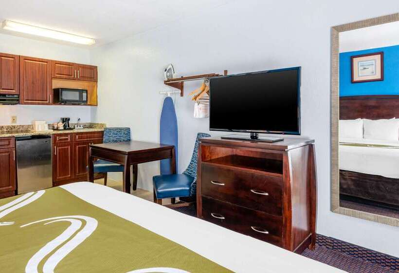 בית מלון כפרי Quality Inn Sarasota North Near Lido Key Beach
