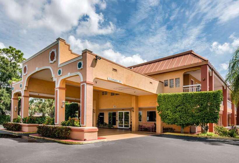 בית מלון כפרי Quality Inn Sarasota North Near Lido Key Beach