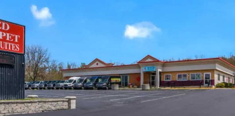 בית מלון כפרי Red Carpet Inn & Suites