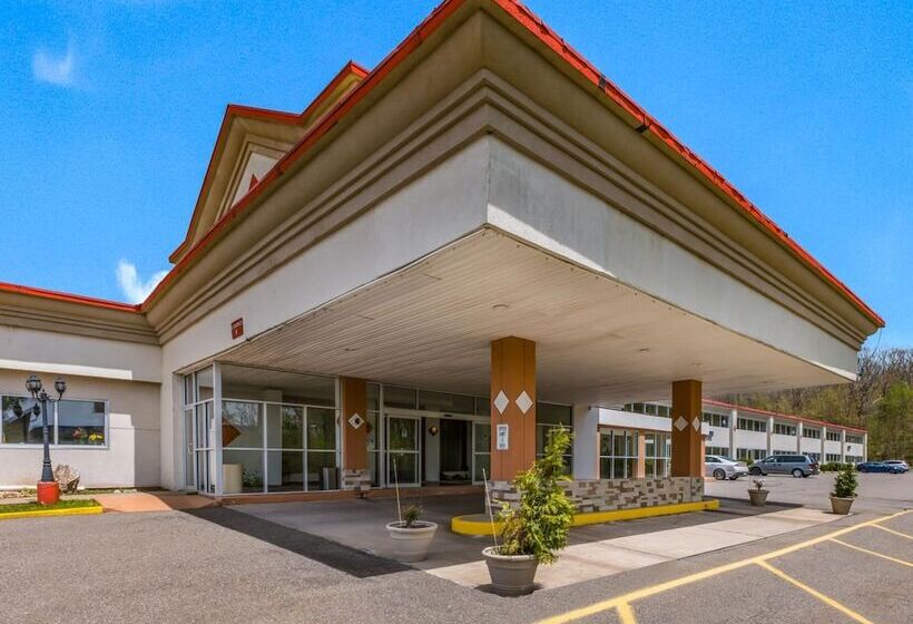 בית מלון כפרי Red Carpet Inn & Suites