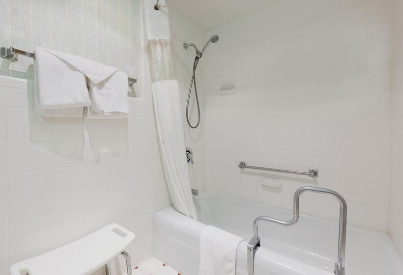 בית מלון כפרי Red Carpet Inn & Suites