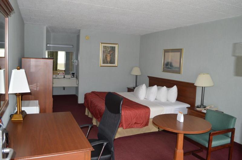 בית מלון כפרי Red Carpet Inn & Suites