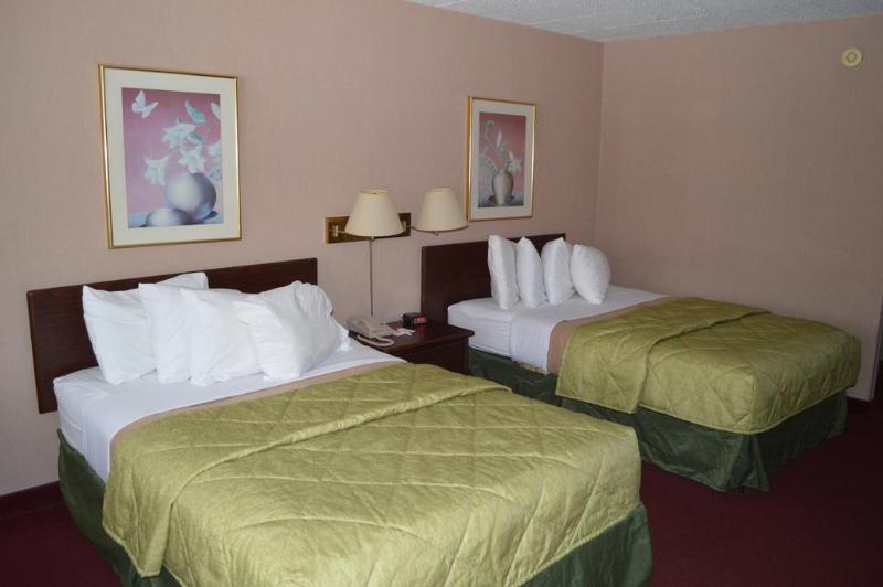 בית מלון כפרי Red Carpet Inn & Suites