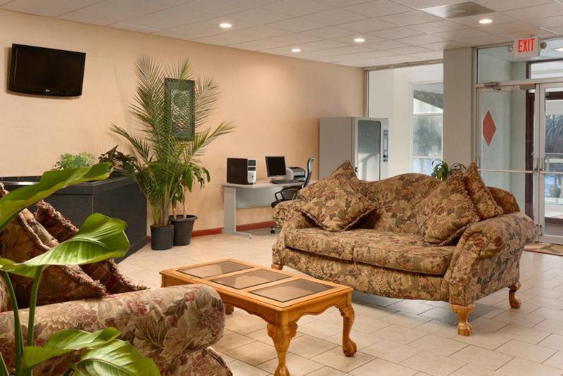 בית מלון כפרי Red Carpet Inn & Suites