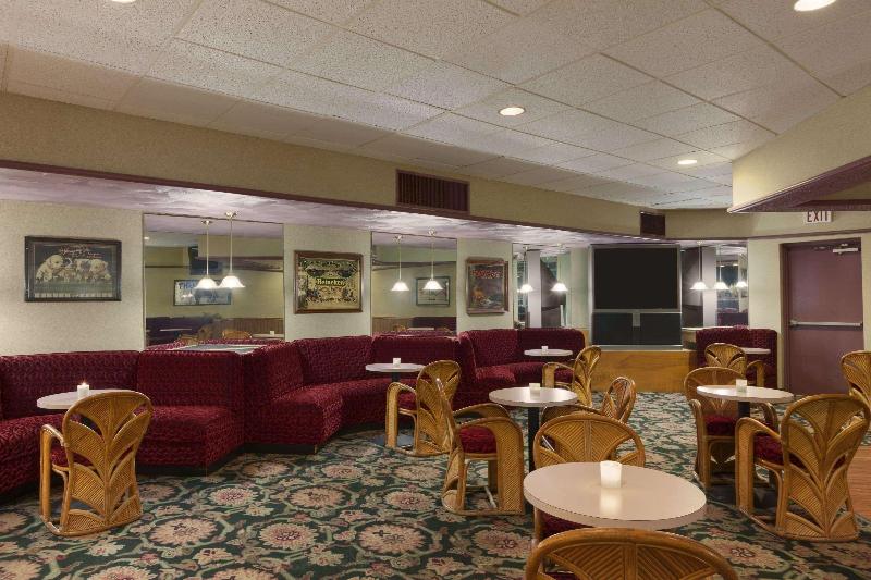 בית מלון כפרי Red Carpet Inn & Suites