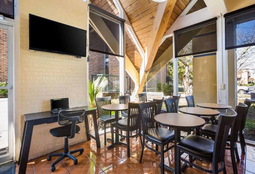 هتل Super 8 By Wyndham Macon Ga