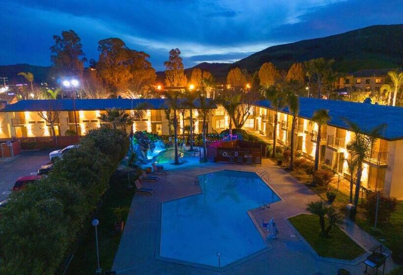 בית מלון כפרי Calle Joaquin   San Luis Obispo