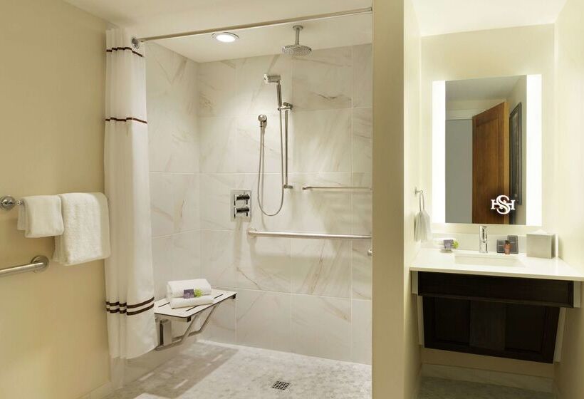 فندق Saranac Curio Collection By Hilton